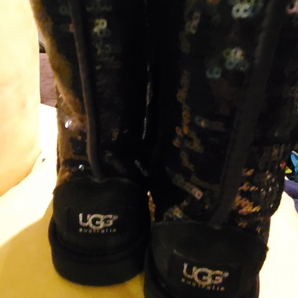UGG Sequin Boots size 5 - Picture 2 of 4